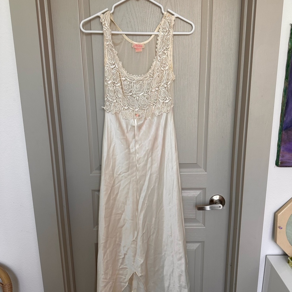Elegant Cream Lace Dress
